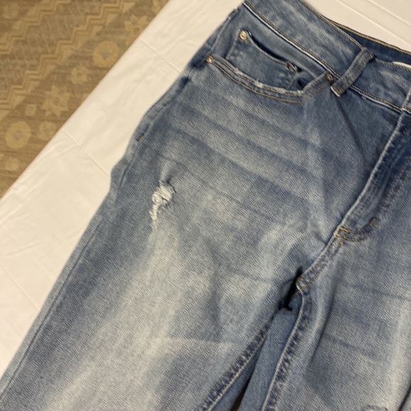 refuge women distressed jean size 6 blue color  in excellent condition - Picture 6 of 11